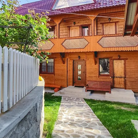 біля лісу Lejlighed Yaremche