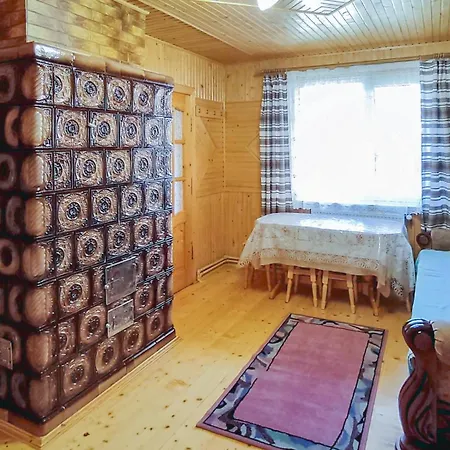 біля лісу *